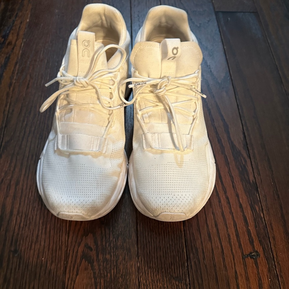 On running shoes cloudnova 9